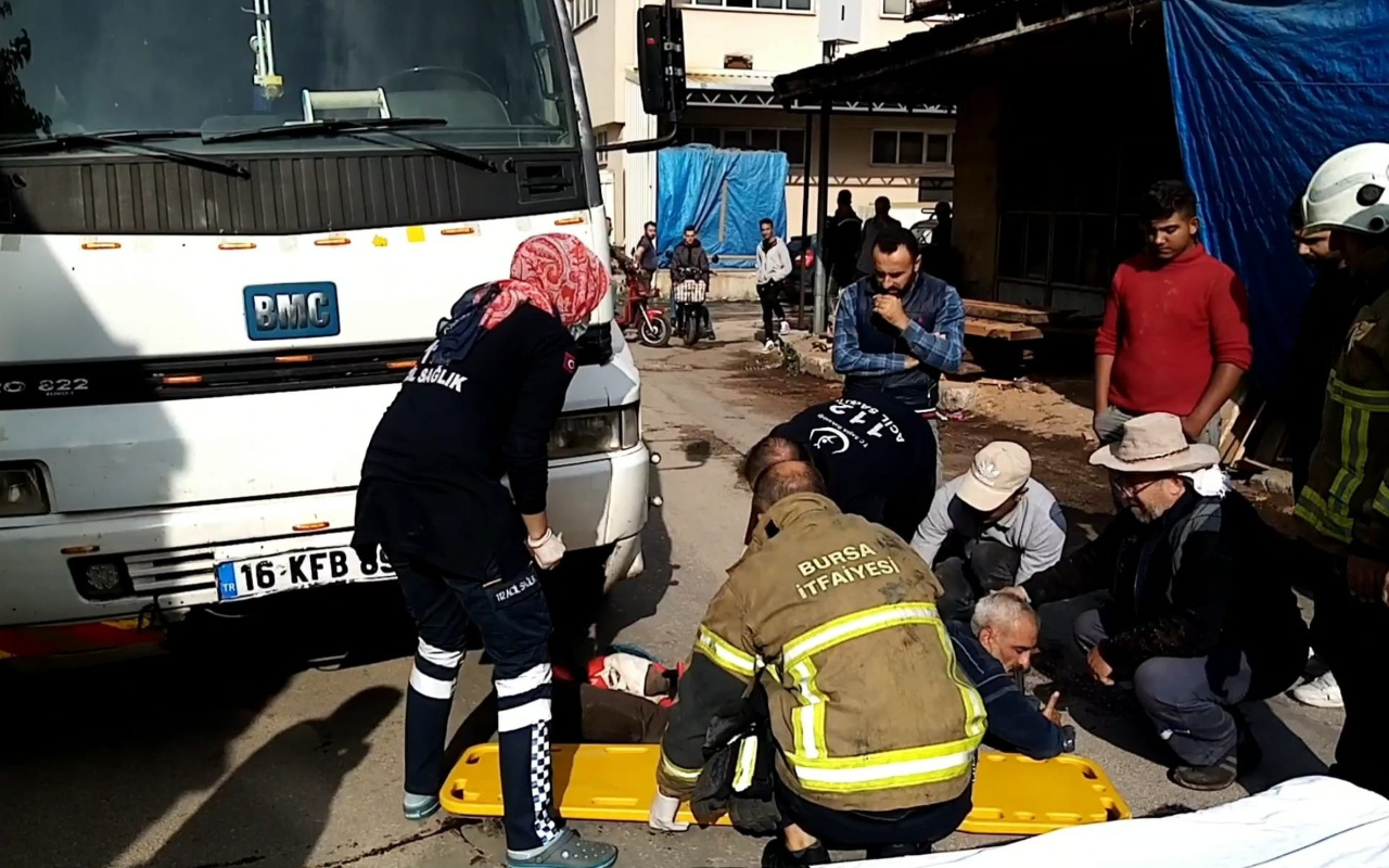 Bursa'da korkunç kaza! Tomrukla kamyon arasında sıkıştı: Bacağı koptu