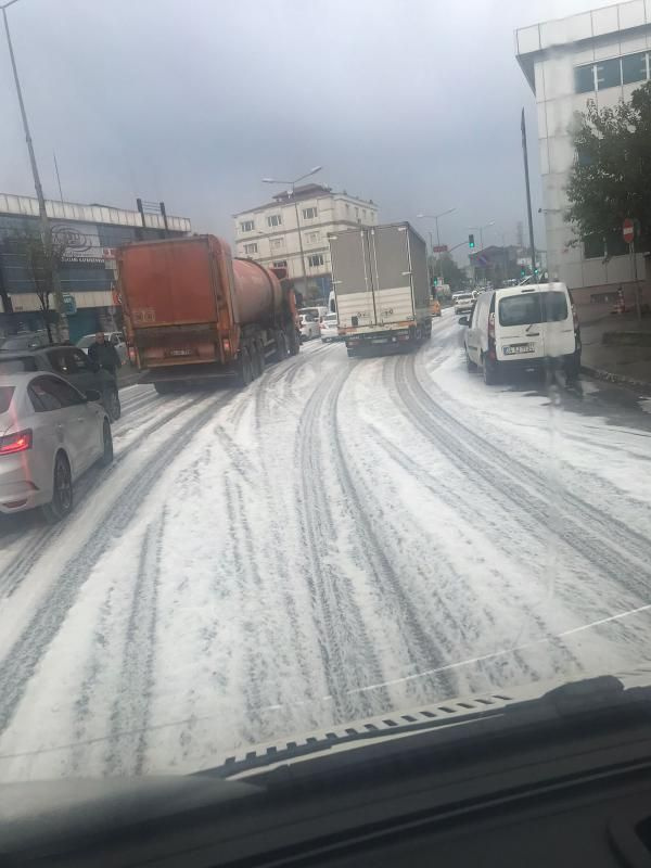 Tuzla'da yollar köpürdü! Nedeni bilinmiyor numune alındı