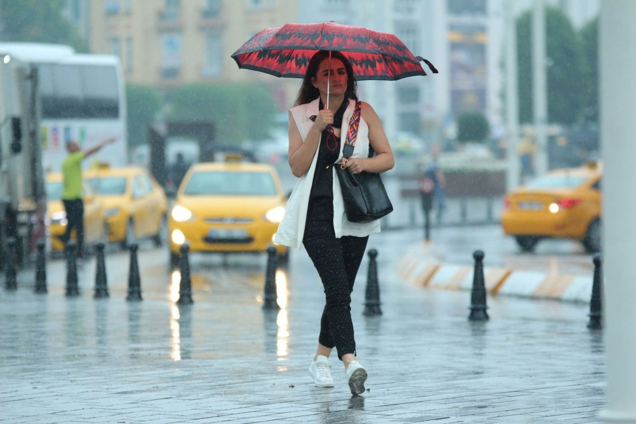 Sel, yıldırım,su baskını... Meteoroloji'den saatli uyarı bu iller dikkat