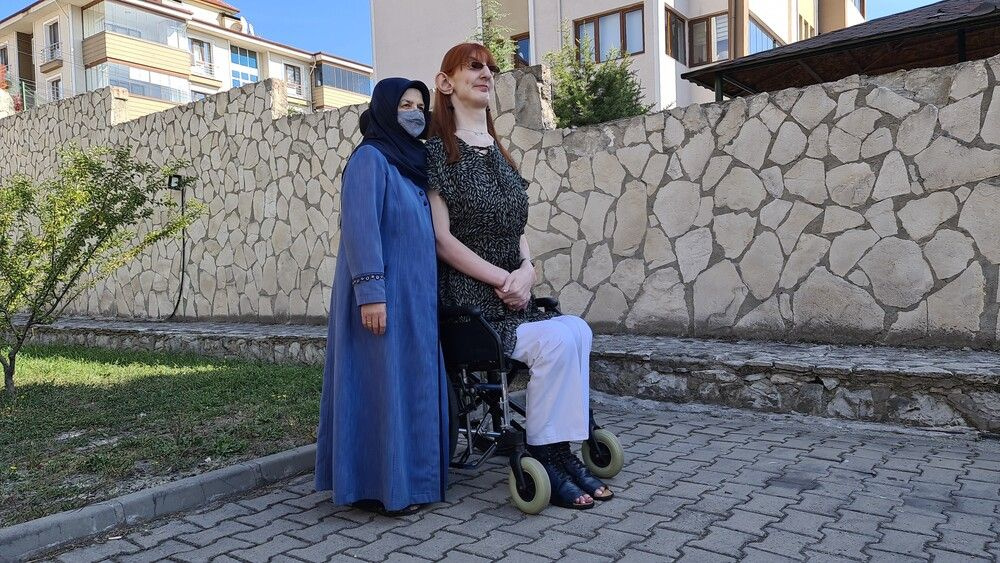 Dünyanın en uzun kadını Karabüklü! 'Gizlemek zorunda kaldım' deyip Rümeysa Gelgi anlattı