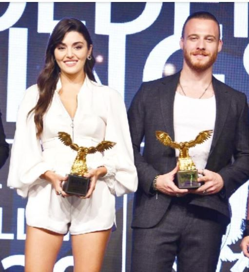 Hande Erçel ve Kerem Bürsin'e zorunlu ayrılık! ABD'ye gitmeye hazırlanırken...