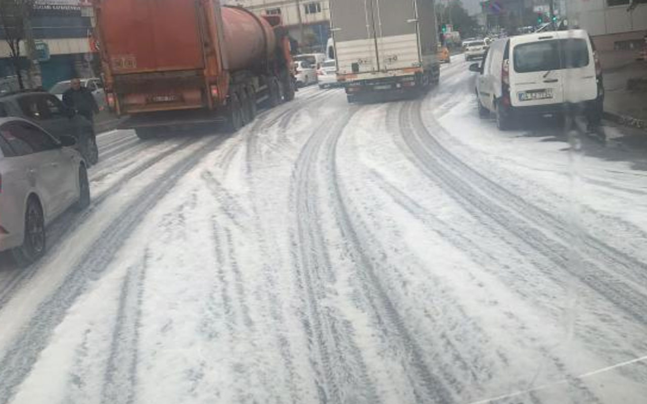 Tuzla'da yollar köpürdü! Nedeni bilinmiyor numune alındı