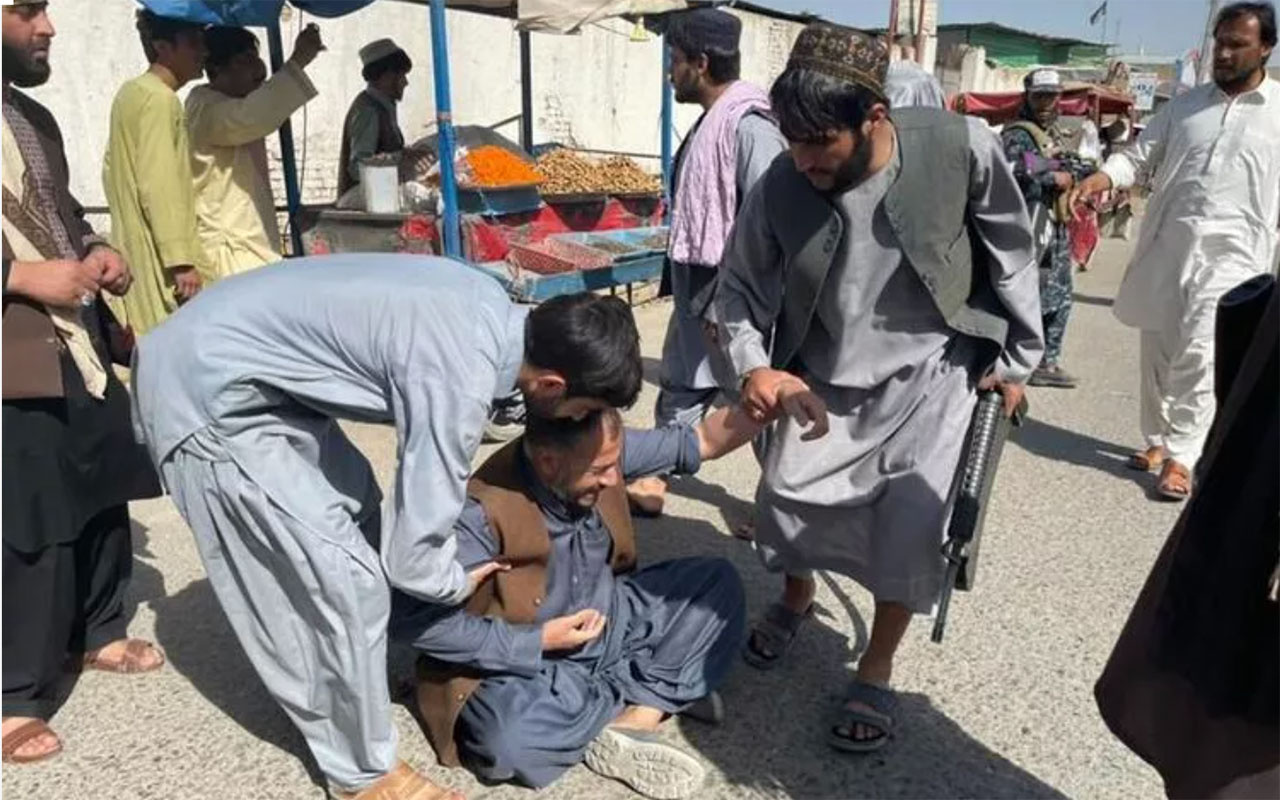 Afganistan'da camiye bombalı saldırı! Çok sayıda ölü ve yaralı var