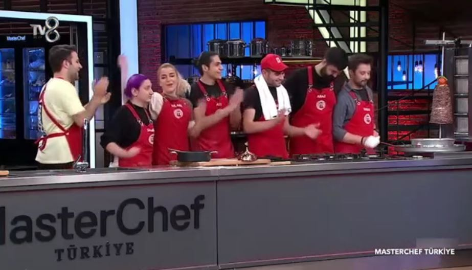 TV8 MasterChef'te bir ilk: Kırmızı takım Mavi takım'ı dönerde 5-0 yendi!