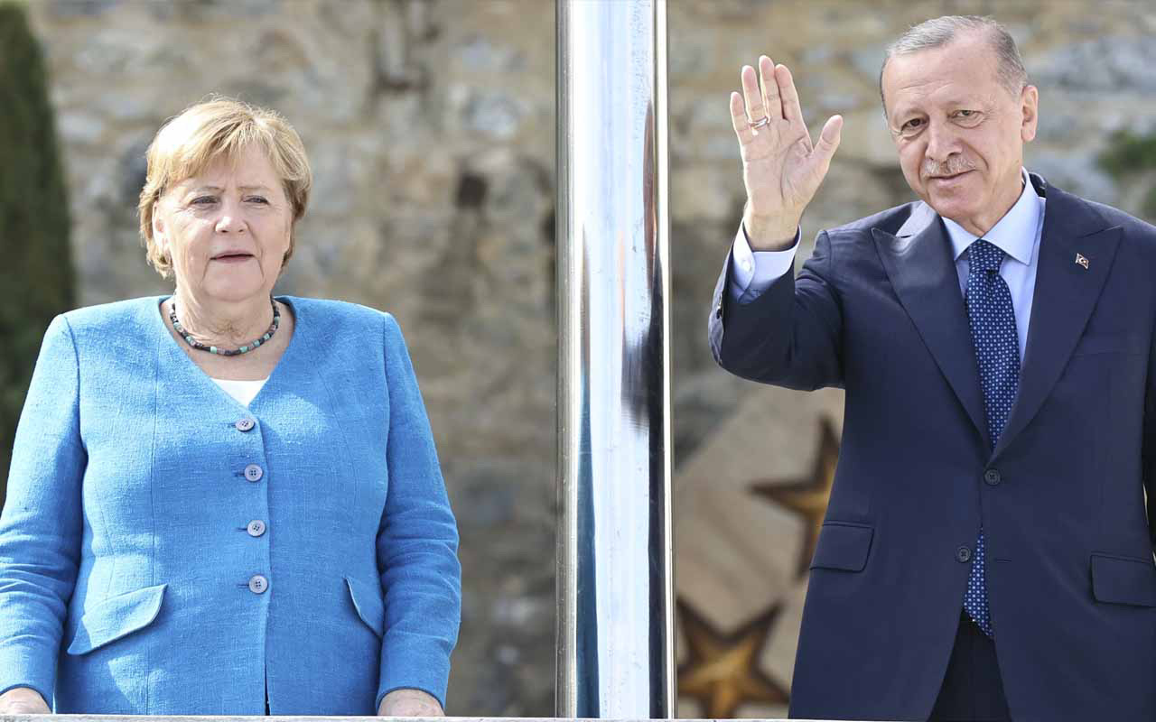 Merkel'den Cumhurbaşkanı Erdoğan'a veda ziyareti! Başkanlık diyaloğu güldürdü