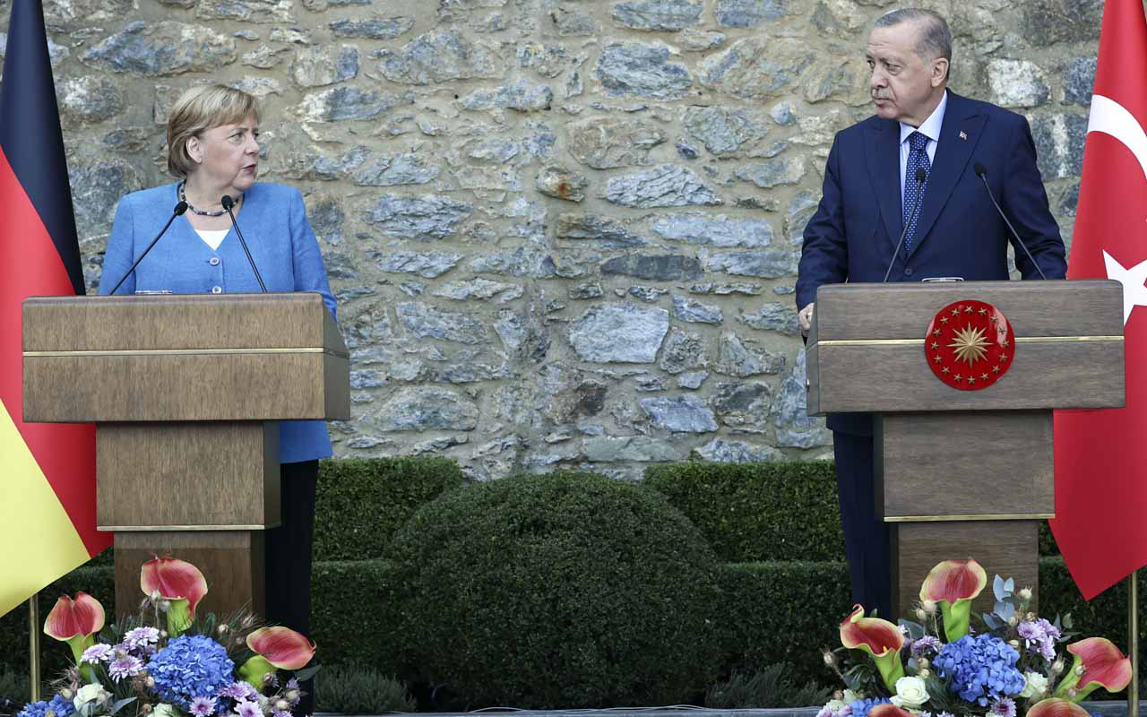 Cumhurbaşkanı Erdoğan ile Merkel arasında kahkaha attıran başkanlık diyaloğu