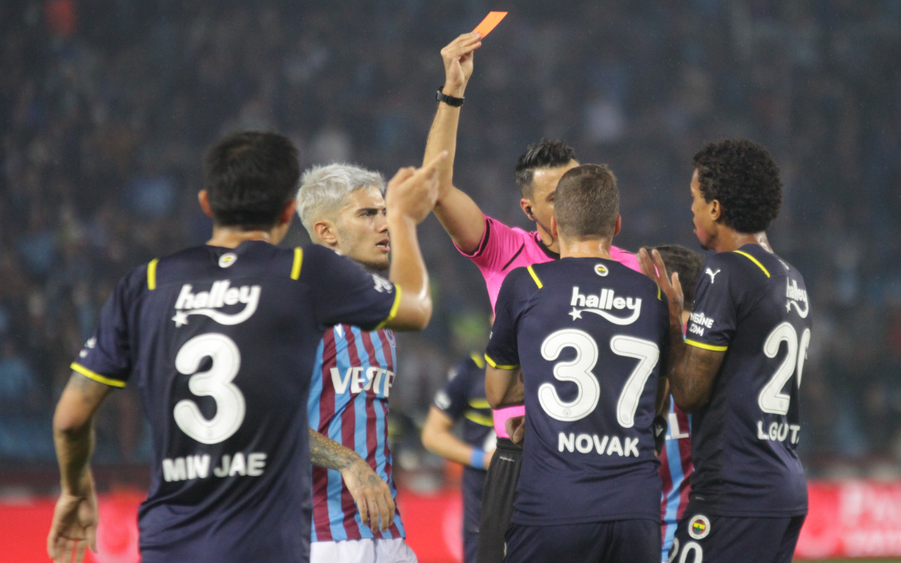 Fenerbahçeli Kim Min-jae'nin kırmızı kart gördüğü pozisyon tartışmalara neden oldu