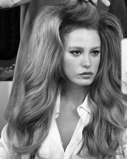 Serenay Sarıkaya TikTok modasına uydu: 'E daha daha nasılsınız' paylaşımı