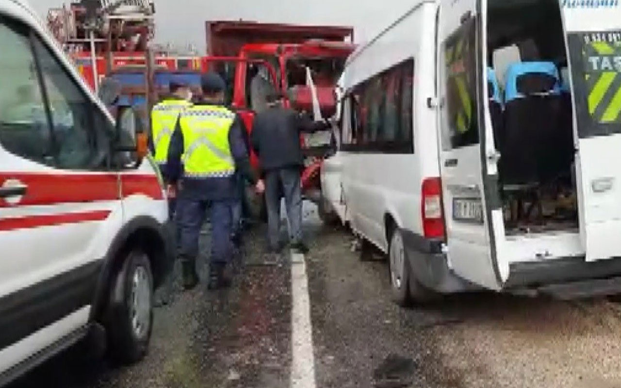 Tokat'ta kamyonet ile minibüs çarpıştı! 2 kişi öldü, 11 kişi yaralandı