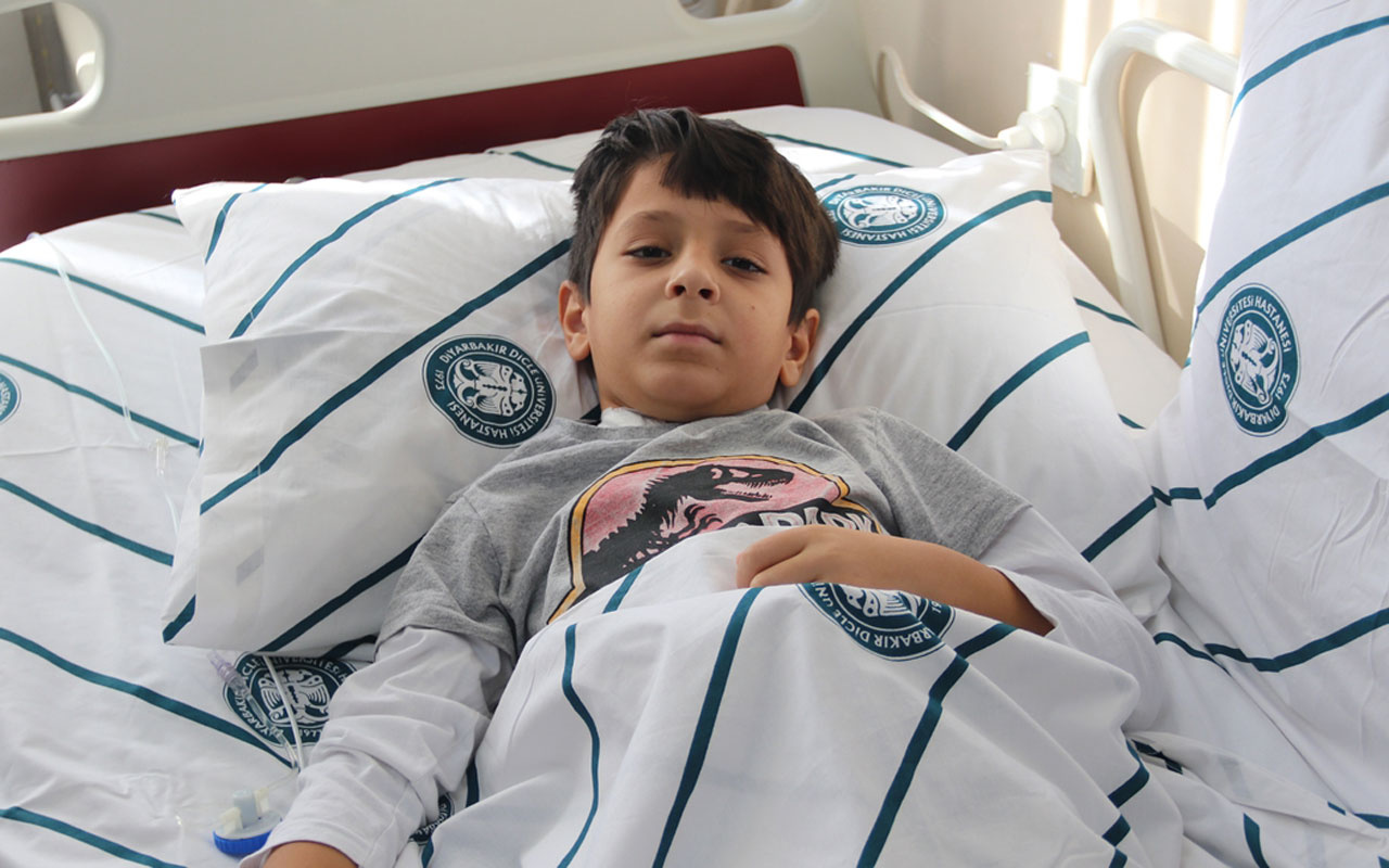 8 yaşındaki Ahmet Kaya'nın karnına yediği tekme hayatını kurtardı