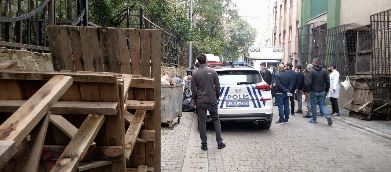İstanbul’da araç içerisinde şüpheli ölüm! Kalbinden vurulmuş halde bulundu