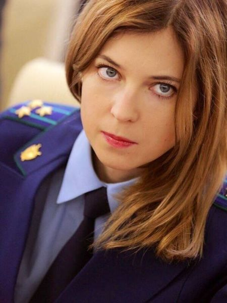 'En güzel büyükelçi'! Poklonskaya’dan diplomatik üniformalı ilk fotoğraf