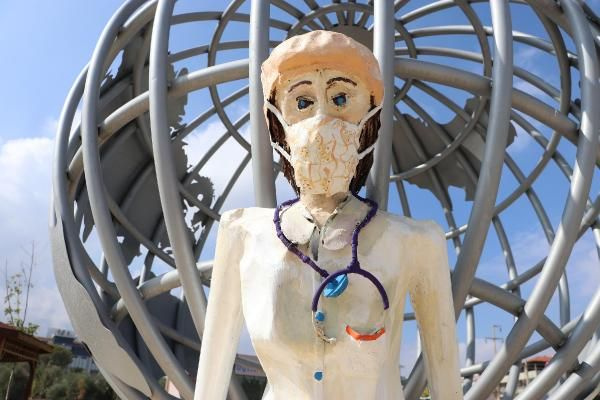 CHP'li Denizli Merkezefendi Belediyesi'nin heykeli alay konusu oldu: Çocuklarımız korkabilir
