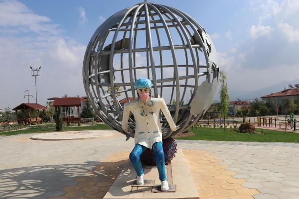 CHP'li Denizli Merkezefendi Belediyesi'nin heykeli alay konusu oldu: Çocuklarımız korkabilir