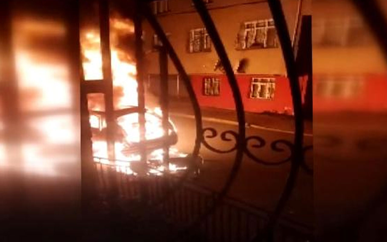 Sultangazi'de park halindeki otomobil alev alev yandı!