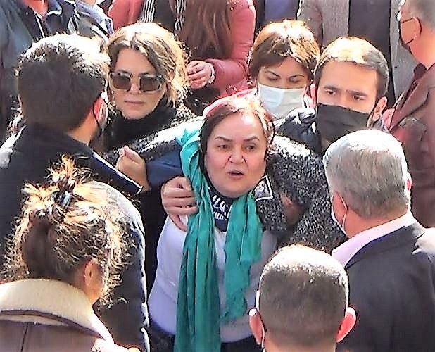 Furkan Zıbıncı'nın katlettiği Şebnem Şirin'in cenazesinde babasının ağıtları yürekleri dağladı