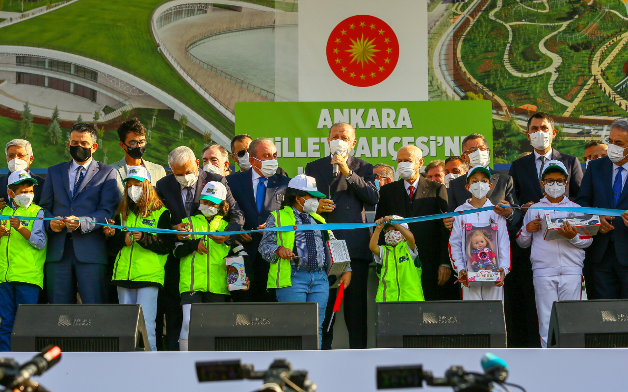 Cumhurbaşkanı Erdoğan ve çocuk arasında gülümseten kurdele krizi! İkinci kere kesmesin diye protokol mücadele etti