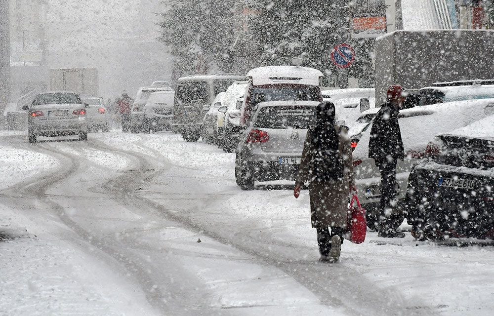 Kar fena bastırdı 3 şehir beyaza büründü! Meteoroloji çok kuvvetli kar yağışı için uyardı