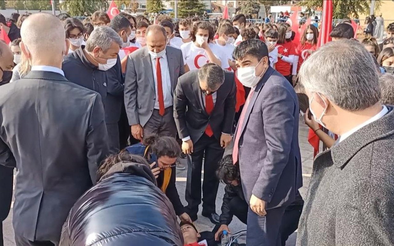Kırşehir'de 29 Ekim töreninde yere yığıldı! İlk müdahale milletvekilinden geldi