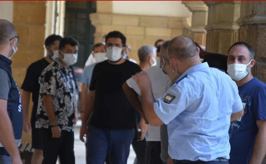 Bülent Ersoy'un Kıbrıs'ta tutuklanan orkestrası tahliye edildi! Aileler Ersoy'a çok kızgın...