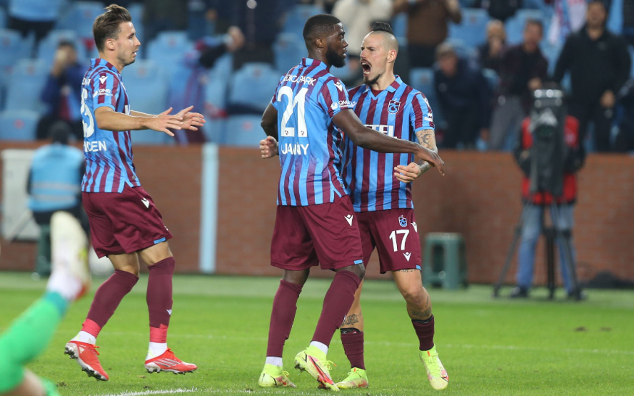 Trabzonspor geriye düştüğü maçta Çaykur Rizespor'u 2-1 yendi