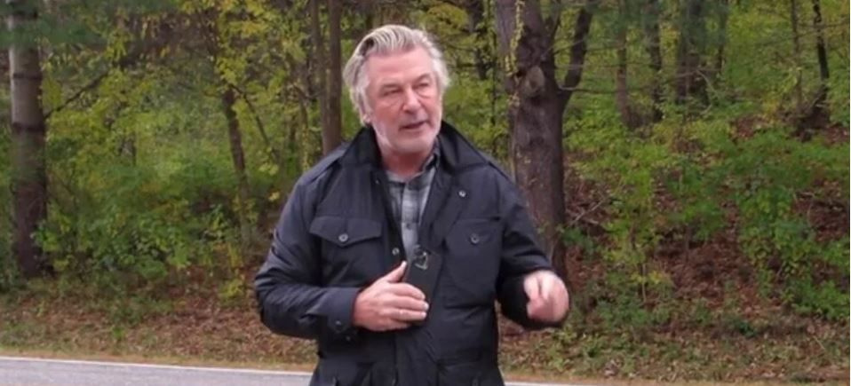 Alec Baldwin'in kazara katil olduğu olayda eşinden dikkat çeken gerilim!