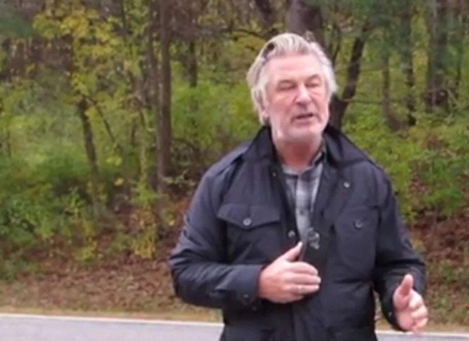 Alec Baldwin'in kazara katil olduğu olayda eşinden dikkat çeken gerilim!