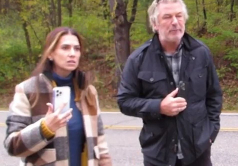 Alec Baldwin'in kazara katil olduğu olayda eşinden dikkat çeken gerilim!