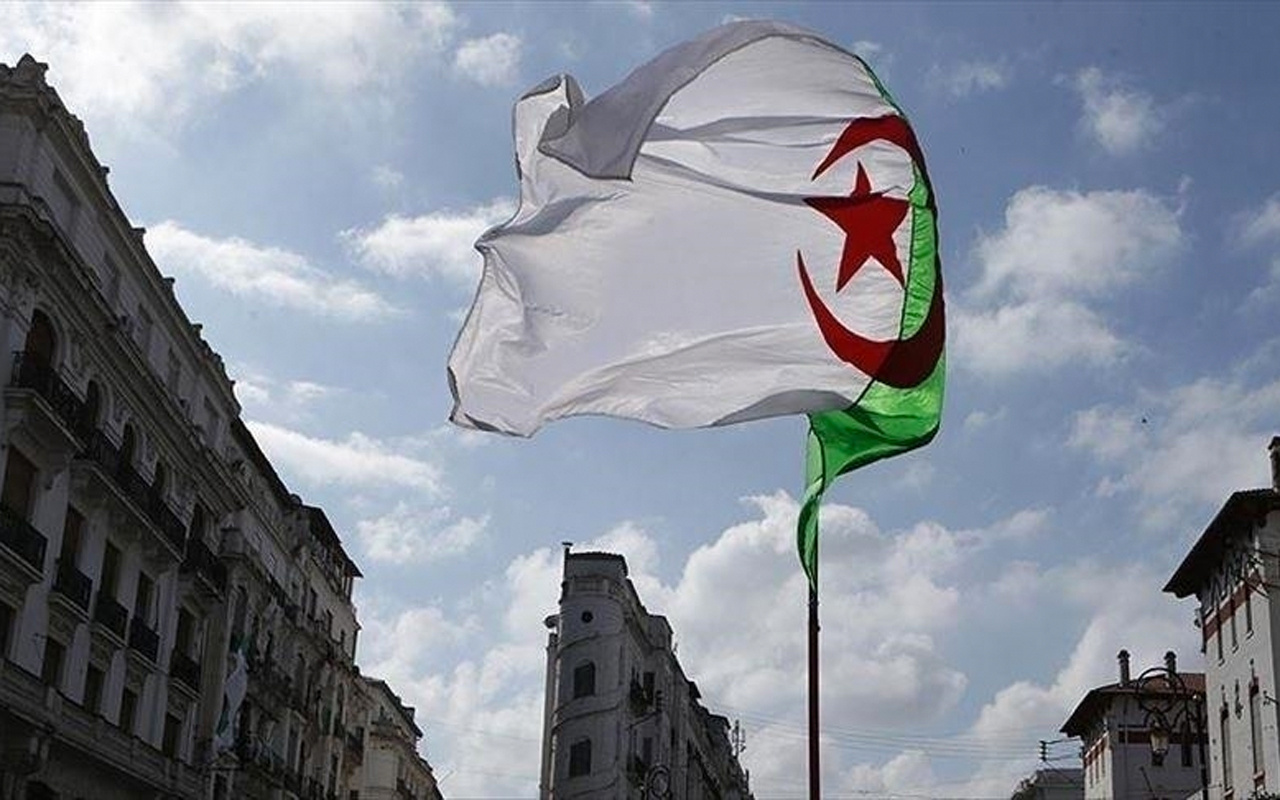 Cezayir'de tüm kesimler bu yasa teklifini destekliyor kabul edilirse 132 yıl suç sayılacak