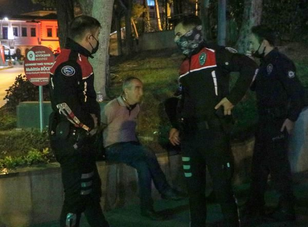 Antalya'da 'Gel sana sarılayım' deyip kalçasından bıçakladı