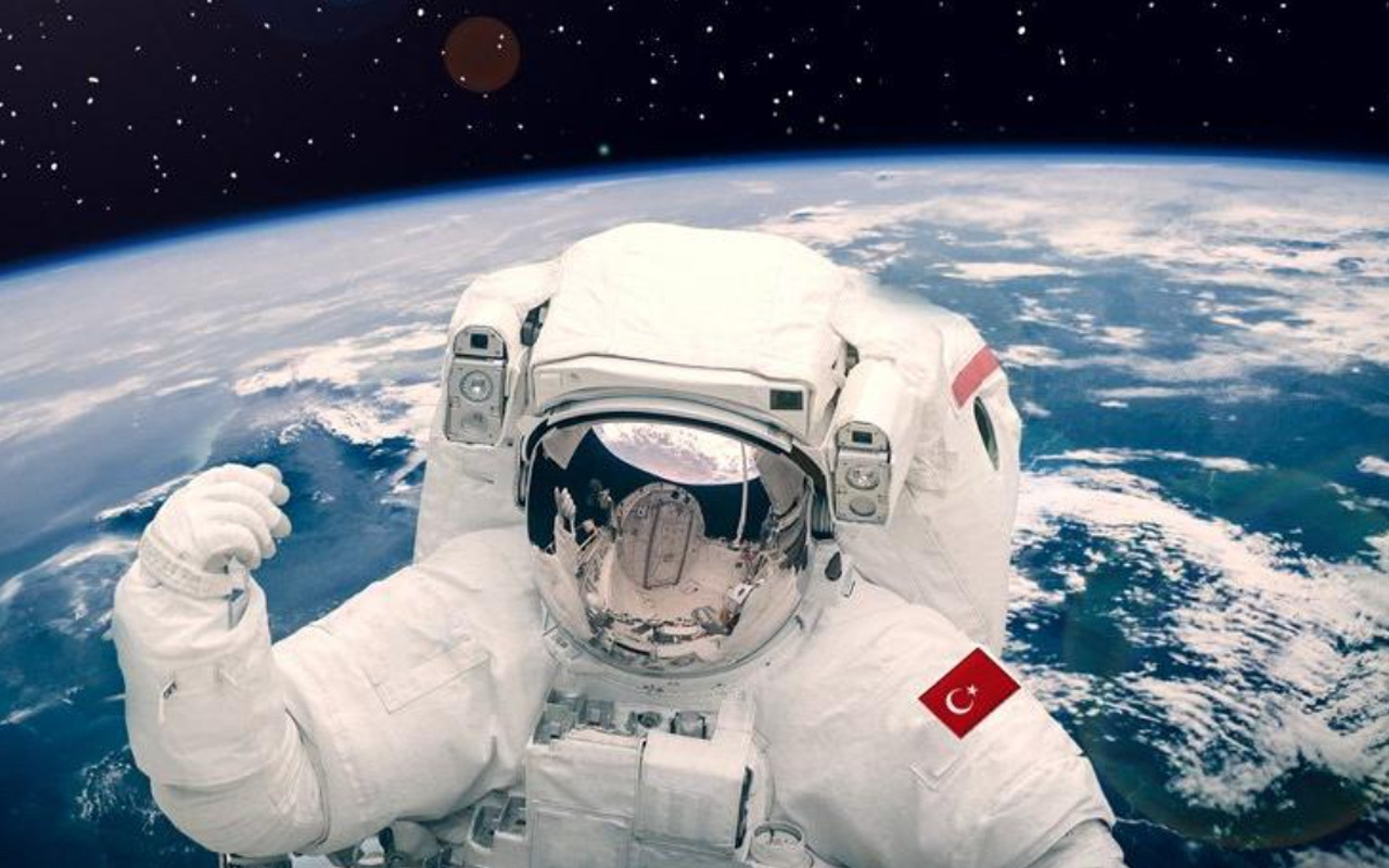 Türkiye Uzay Ajansı Başkanı: İki sene içinde Ay'a götürecek araç imalatta