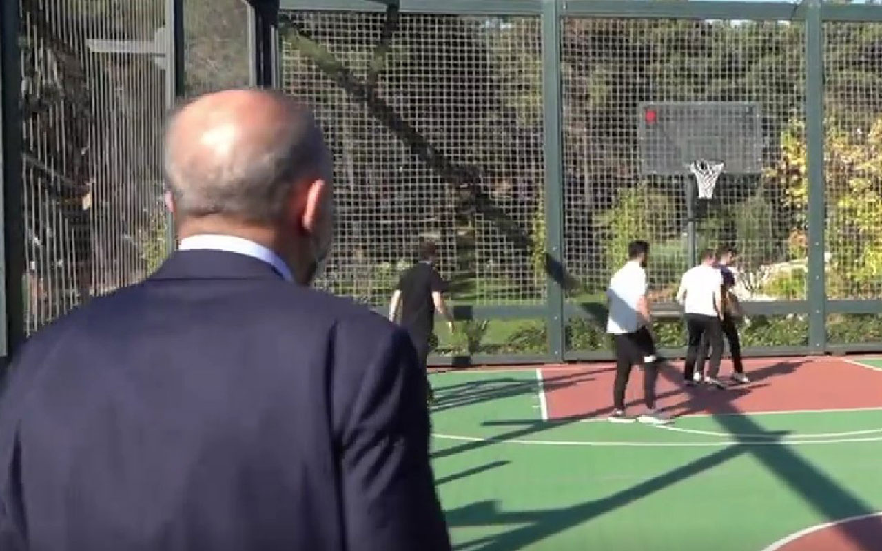 Cumhurbaşkanı Erdoğan basket oynayan gençlerin arasına böyle girdi! 'Hep siz mi oynayacaksınız ya!'