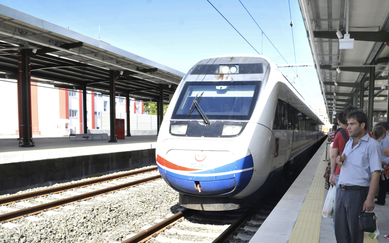 Ankara İstanbul hızlı tren durakları 2021 bilet fiyatları kaç para oldu?