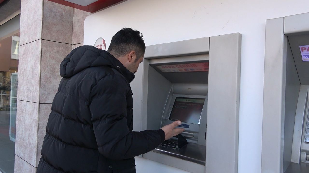 Hesabına yanlışlıkla 600 bin lira yatırıldı! "Bankamatiği gördüm 10 saniye dünya durdu"