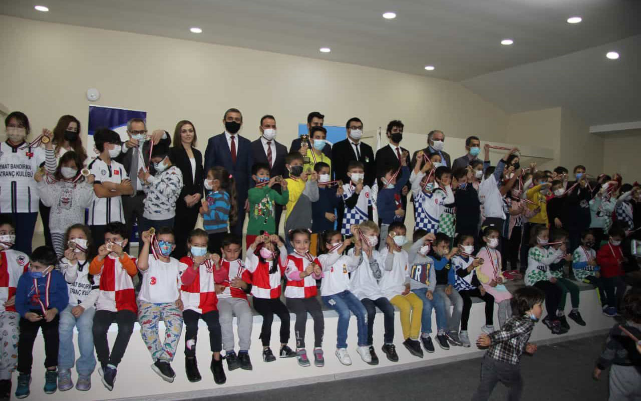 'Şahlar' Ercan Kıvrak İlkokulu'nda buluştu! 175 minik santranççı yarıştı