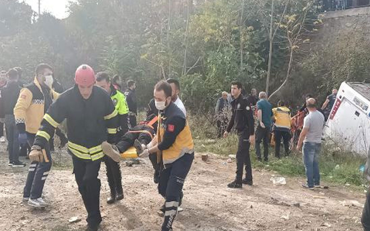 Kocaeli'de öğrenci servisi dere yatağına devrildi 2 ölü 20 yaralı