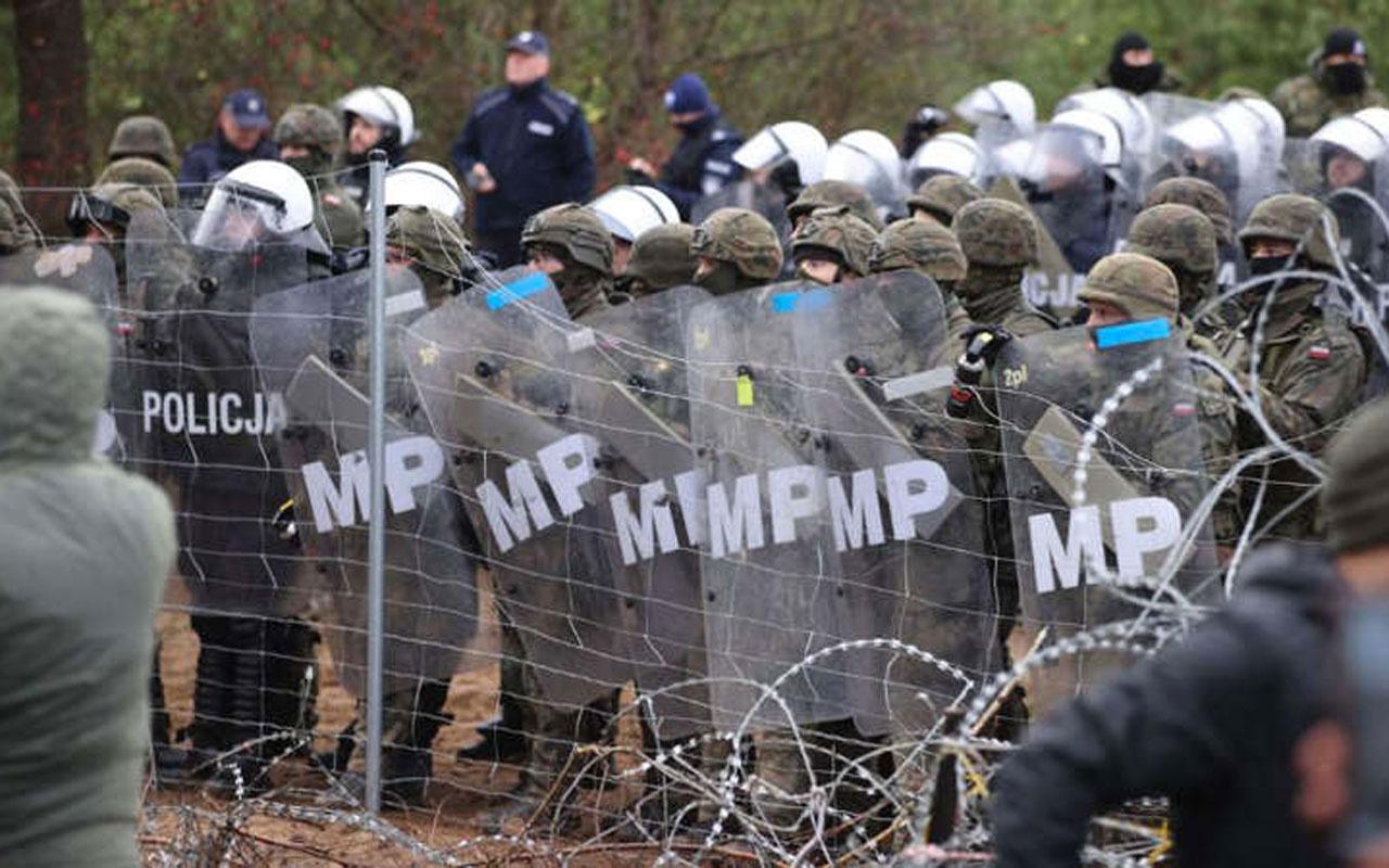 Polonya Belarus sınırında gerilim 30 bin kişilik özel kuvvet sınıra gönderildi