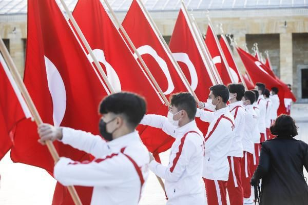 Atatürk'ün ebediyete intikalinin 83. yılında vatandaşlar Anıtkabir'e akın etti