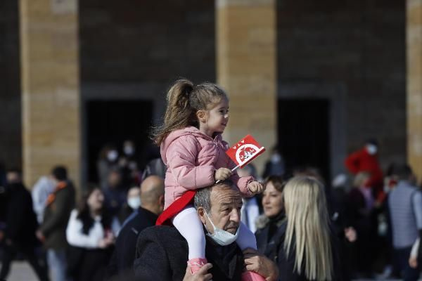 Atatürk'ün ebediyete intikalinin 83. yılında vatandaşlar Anıtkabir'e akın etti