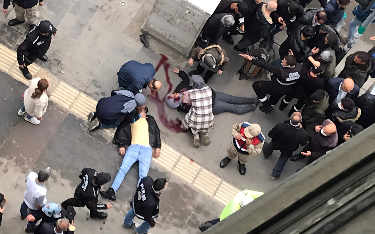 Elazığ'da 10'uncu kattan atlayan kadın caddede yürüyen bir kişinin üzerine düştü