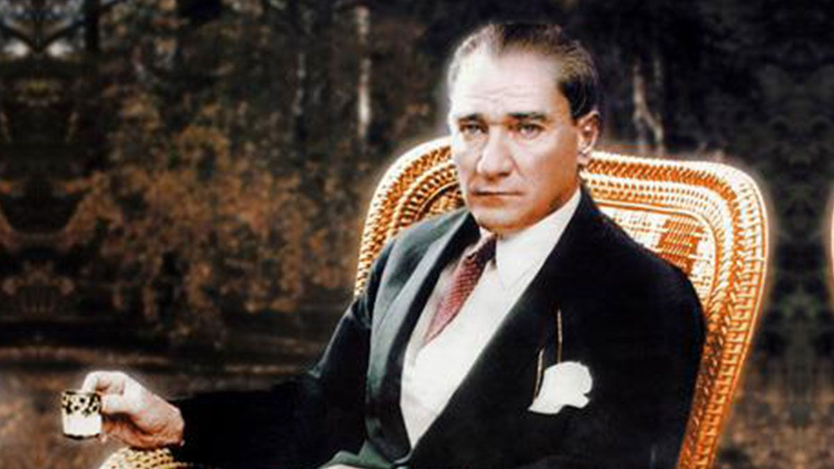 Ünlülerden 10 Kasım Atatürk'ün 83. ölüm yıl dönümü paylaşımları...