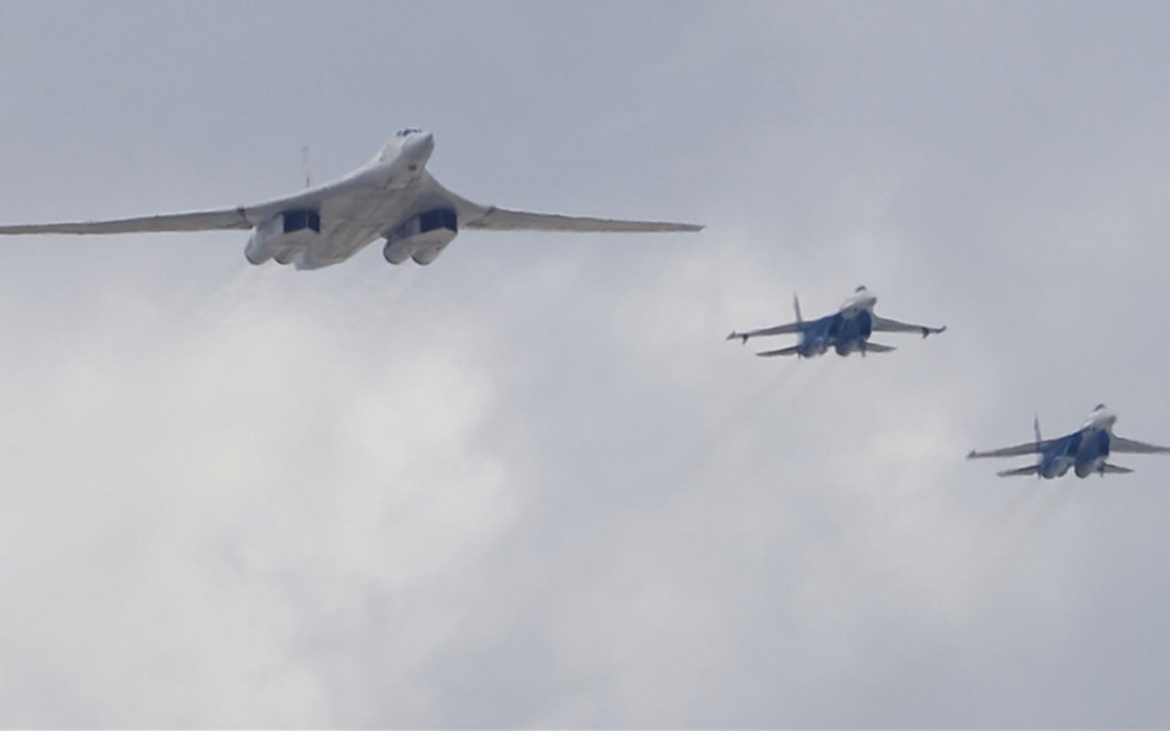 Rus savaş uçakları Belarus hava sahasında devriye uçuşu gerçekleştirdi