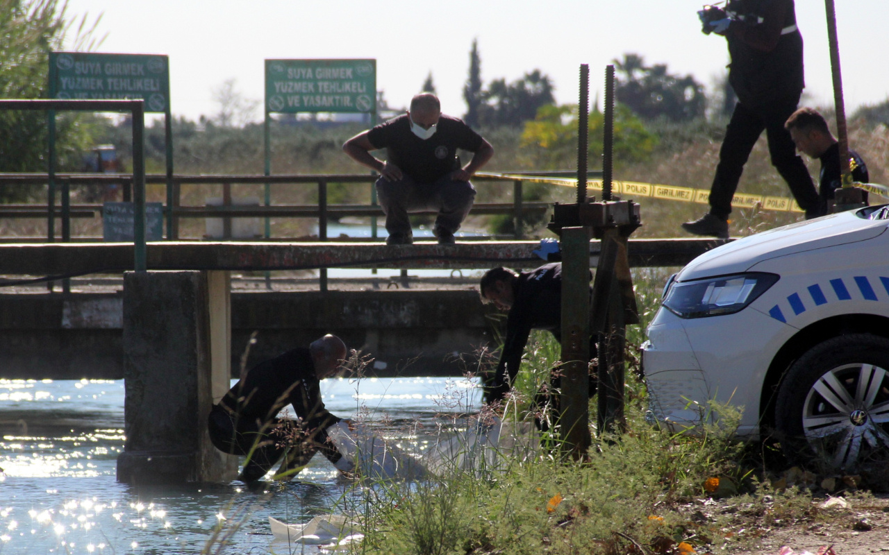 Adana'da boğazı kesildikten sonra çuvala konulmuş erkek cesedi su kanalında bulundu