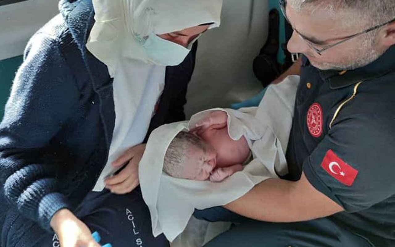 Sağlık Bakanı Fahrettin Koca'nın paylaştığı "aceleci bebek" ve annesinin sağlık durumu iyi