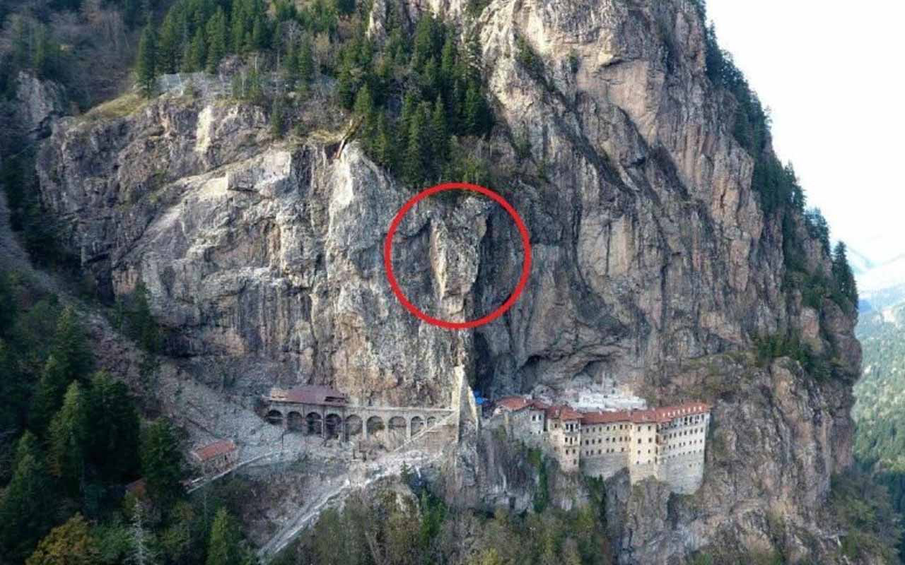 Sümela Manastırı dördüncü kez kapatıldı 360 tonluk kaya tehdit ediyor
