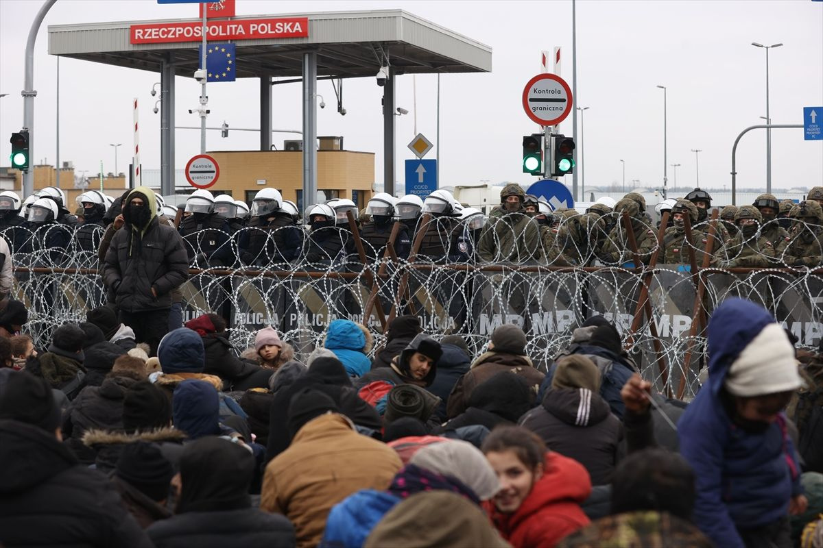 Göçmenler Polonya sınır kapısına dayandı! Polonya geçirmezse kendimiz götürürüz diye tehdit etmişti