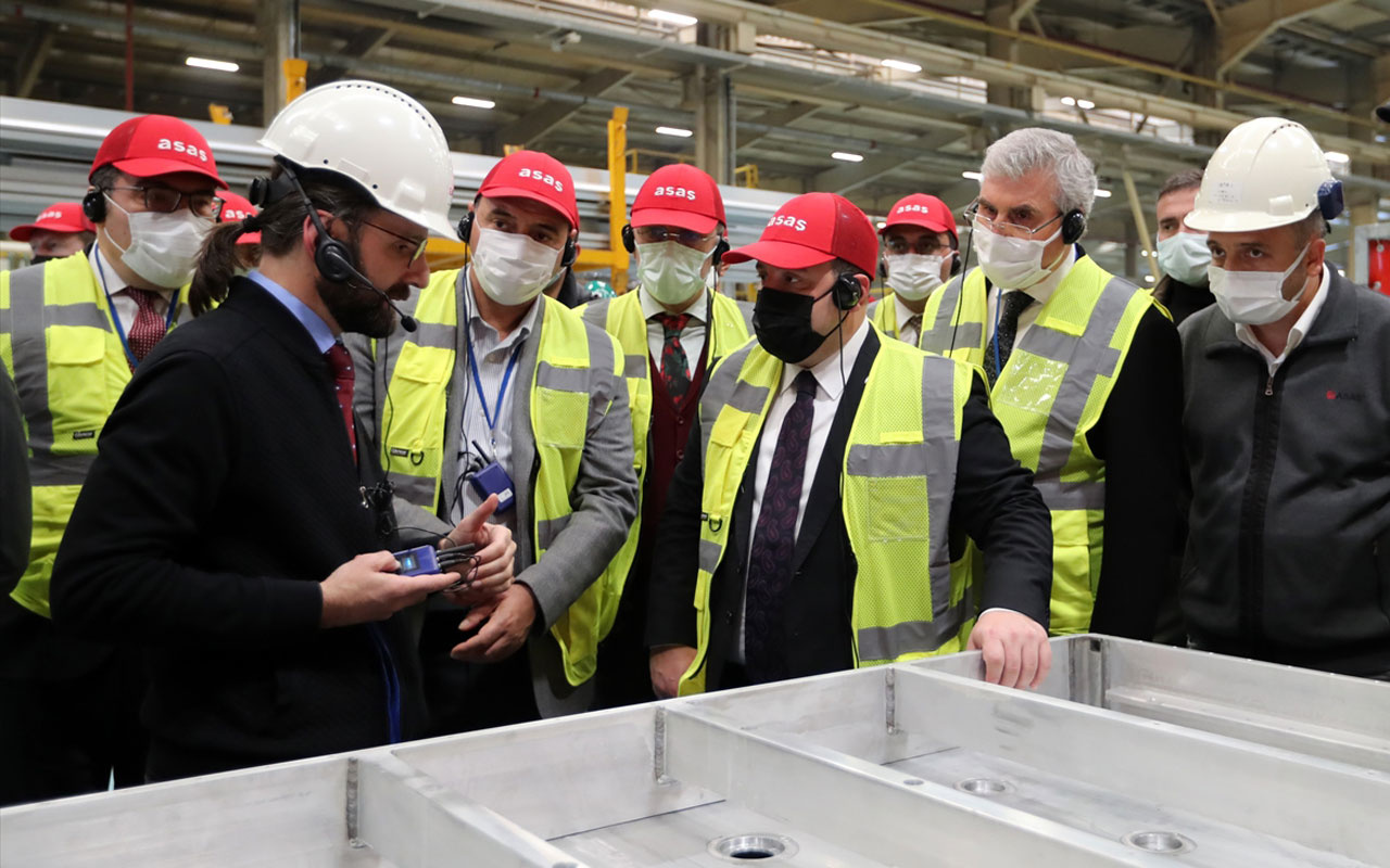 Bakan Mustafa Varank Sakarya'da alüminyum fabrikasını ziyaret etti