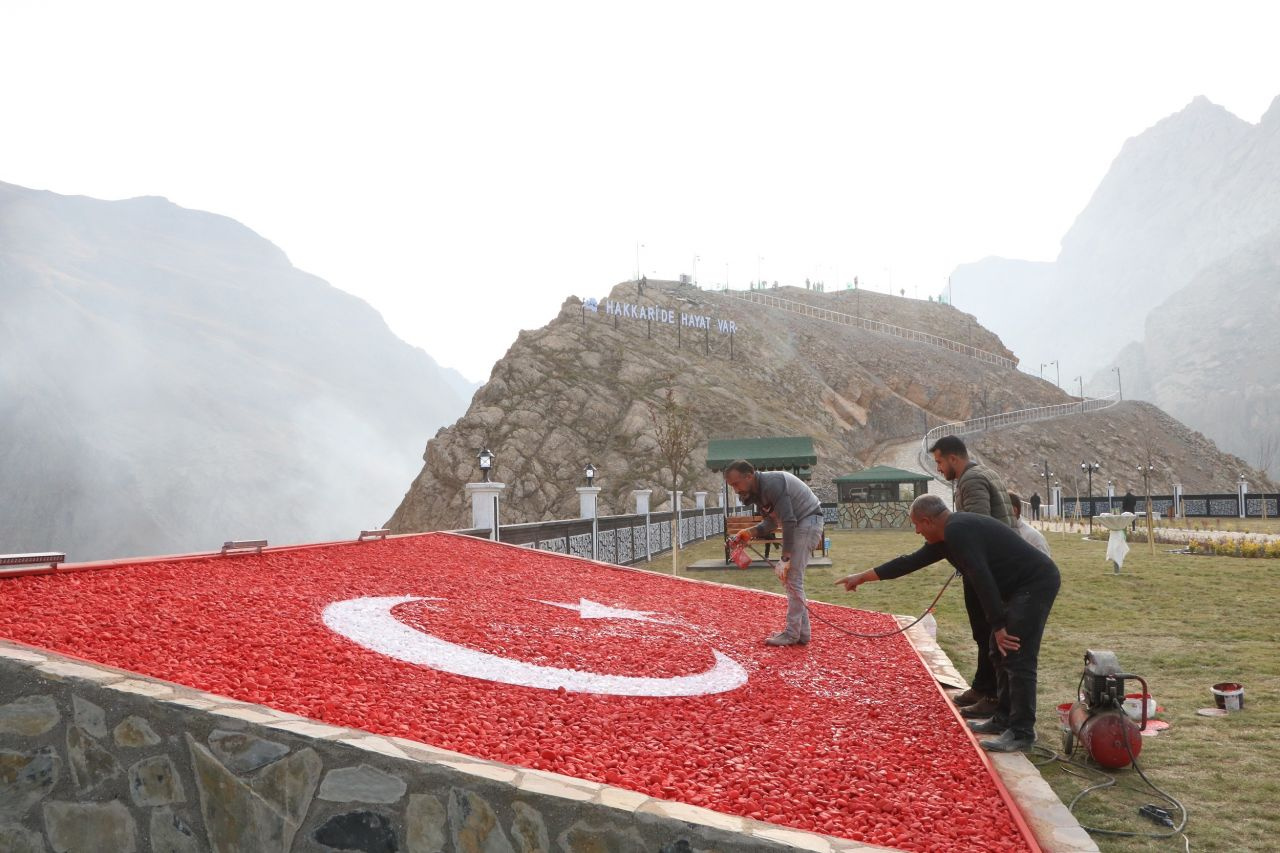 Hakkari'de terörle anılan Zap Vadisi'ne seyir terası