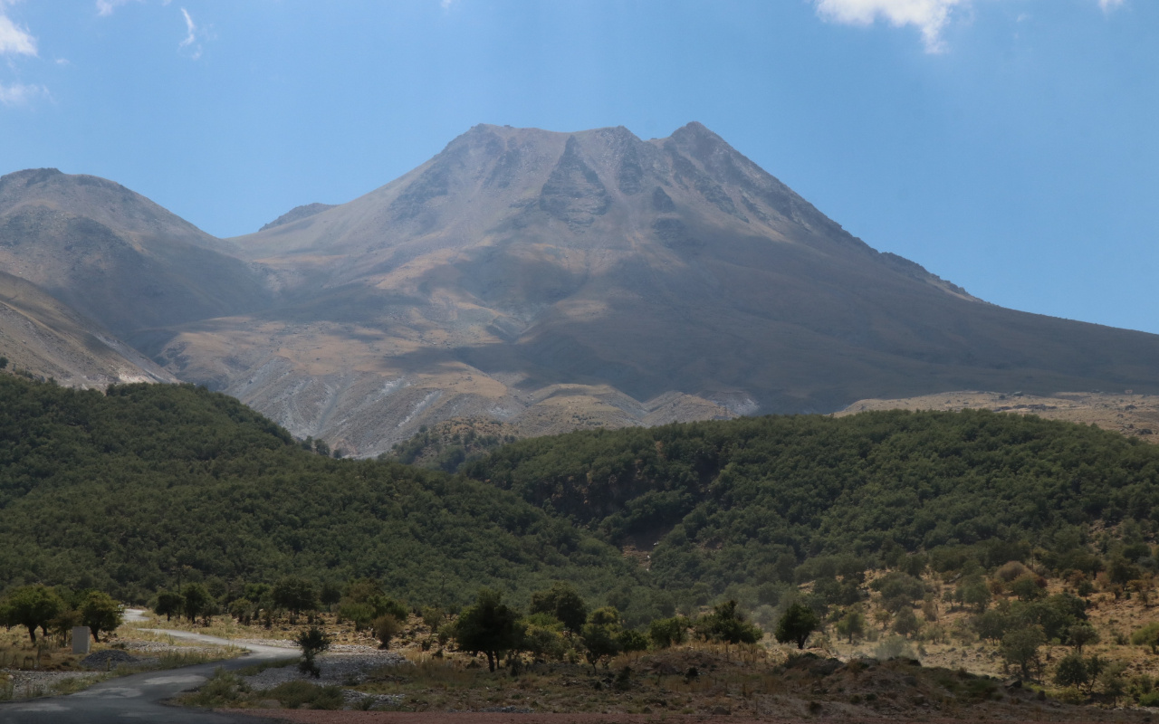 AFAD'dan korkutan duyarı! Türkiye'de volkanik dağ harekete geçti