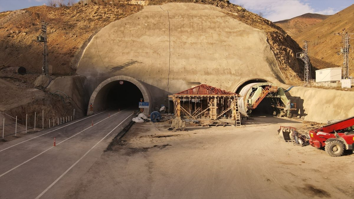 Sivas Giresun güzergahında mevsim değiştiren Eğribel Tüneli çalışmalarında sona gelindi